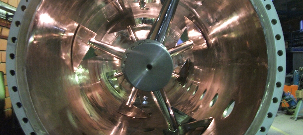 Vacuum plough shear reactor